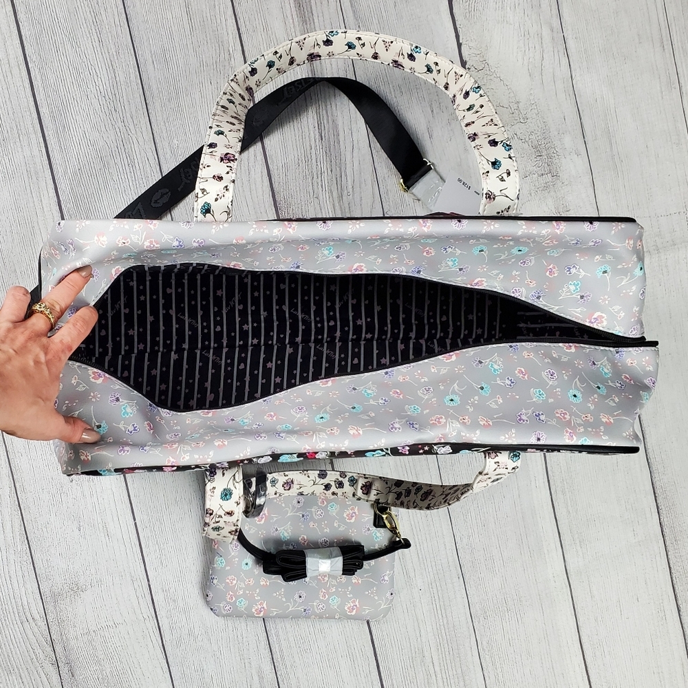 Betsey Johnson Weekender Floral Matching Wristlet - Picture 5 of 16